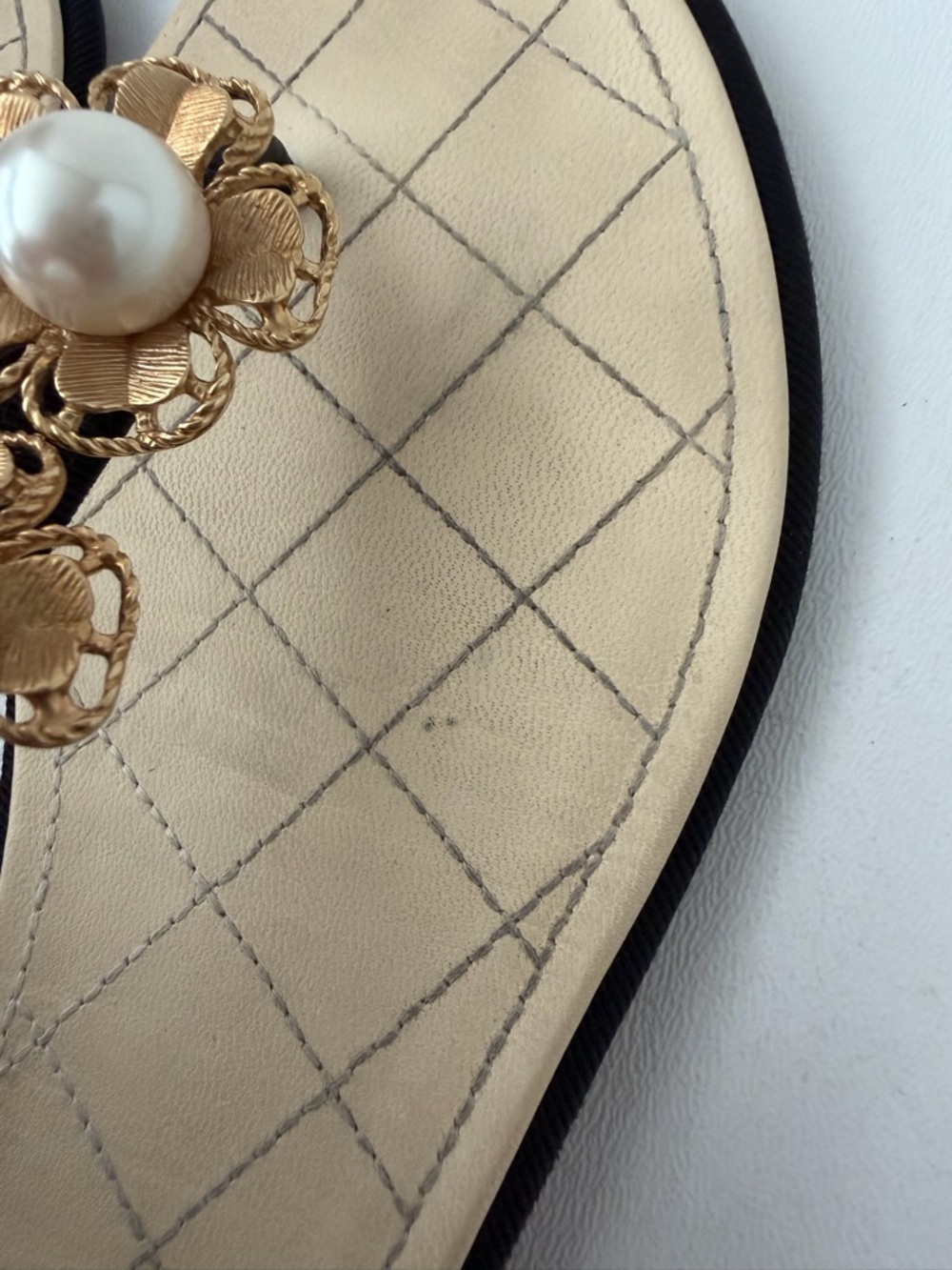 CHANEL | Pearl Camellia Black Grosgrain Thong Sandals CC Logo Slingback EU 37C - Picture 12 of 16